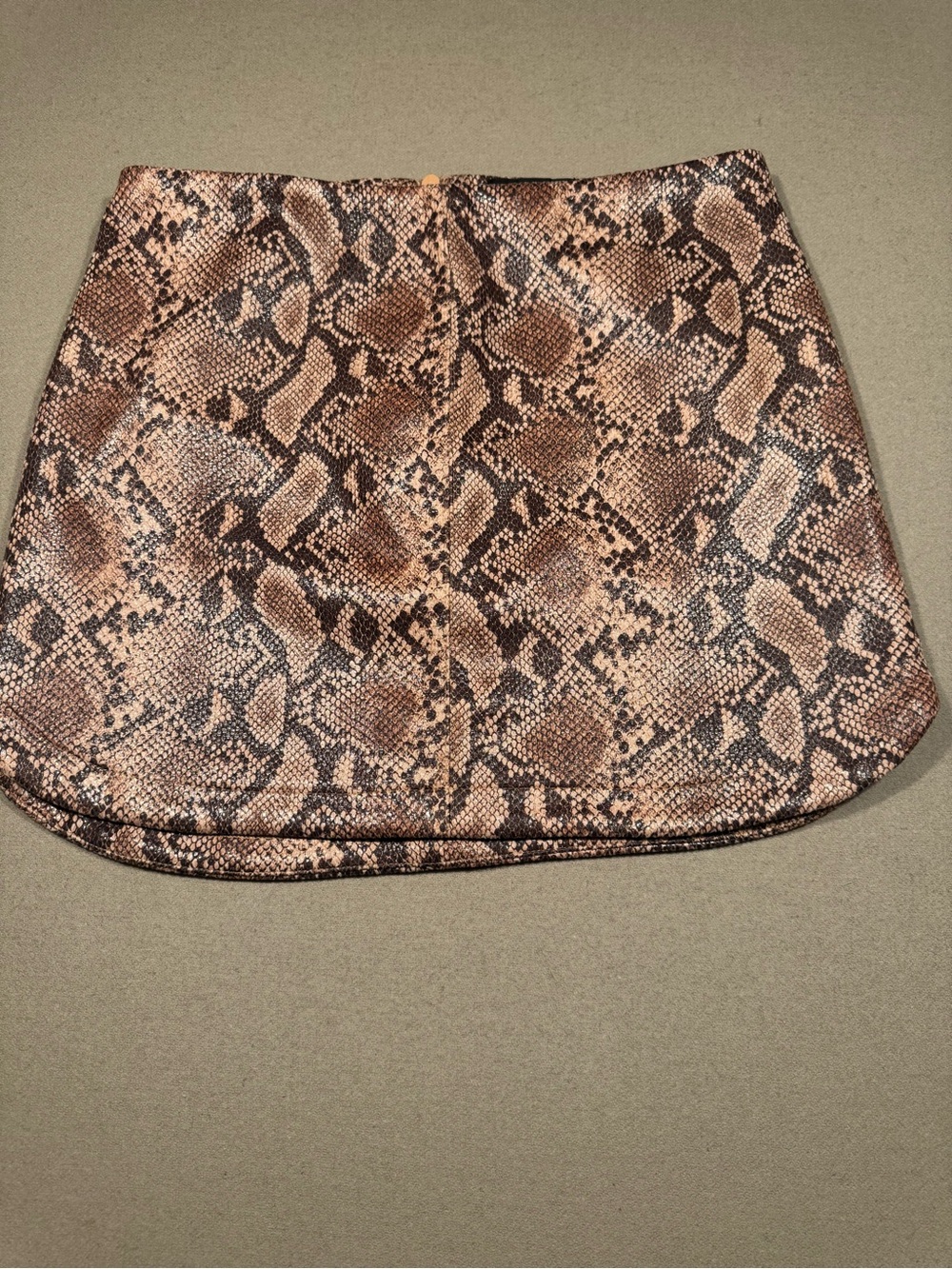Lulu’s women’s large snake skin skirt mini